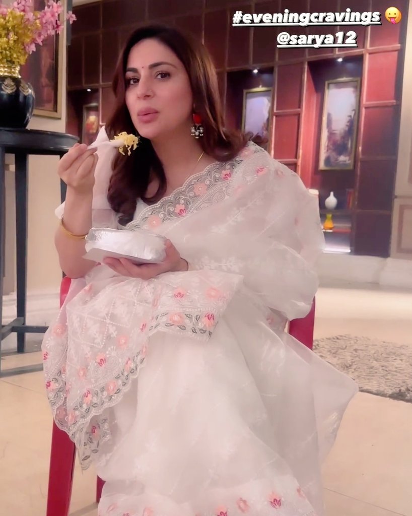 'White mein ekdum SNOW WHITE lagti ho' 🤍✨🧿😭🙌
#ShraddhaArya 🤍🤍😍😍🧿🧿