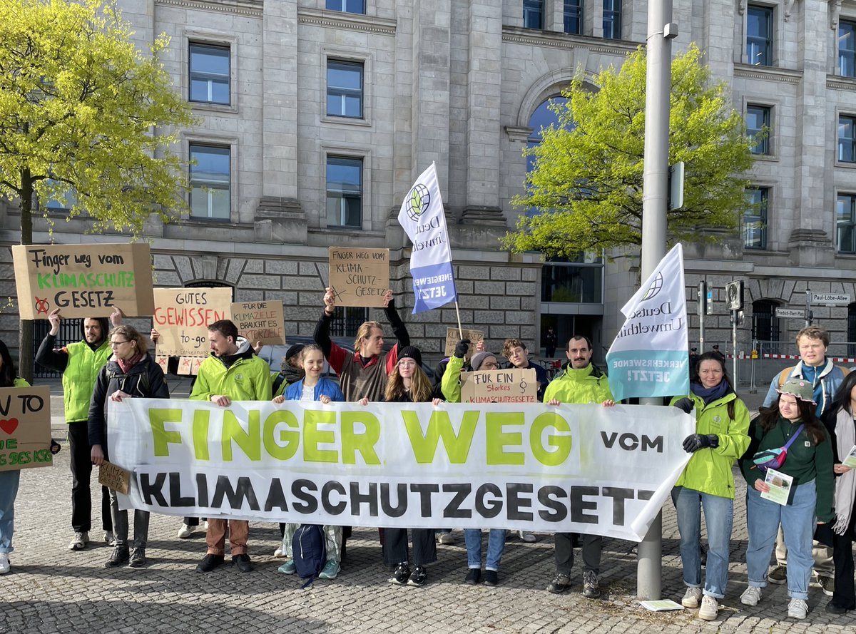 Wir rufen die Parlamentarier:innen mit allem Nachdruck dazu auf, heute nicht für die Aufweichung des Klimaschutzgesetzes zu stimmen. In mitten der Klimakrise wäre es dermaßen unverantwortlich und kurzsichtig, nicht zu rechtfertigen. #Klimaschutzgesetz