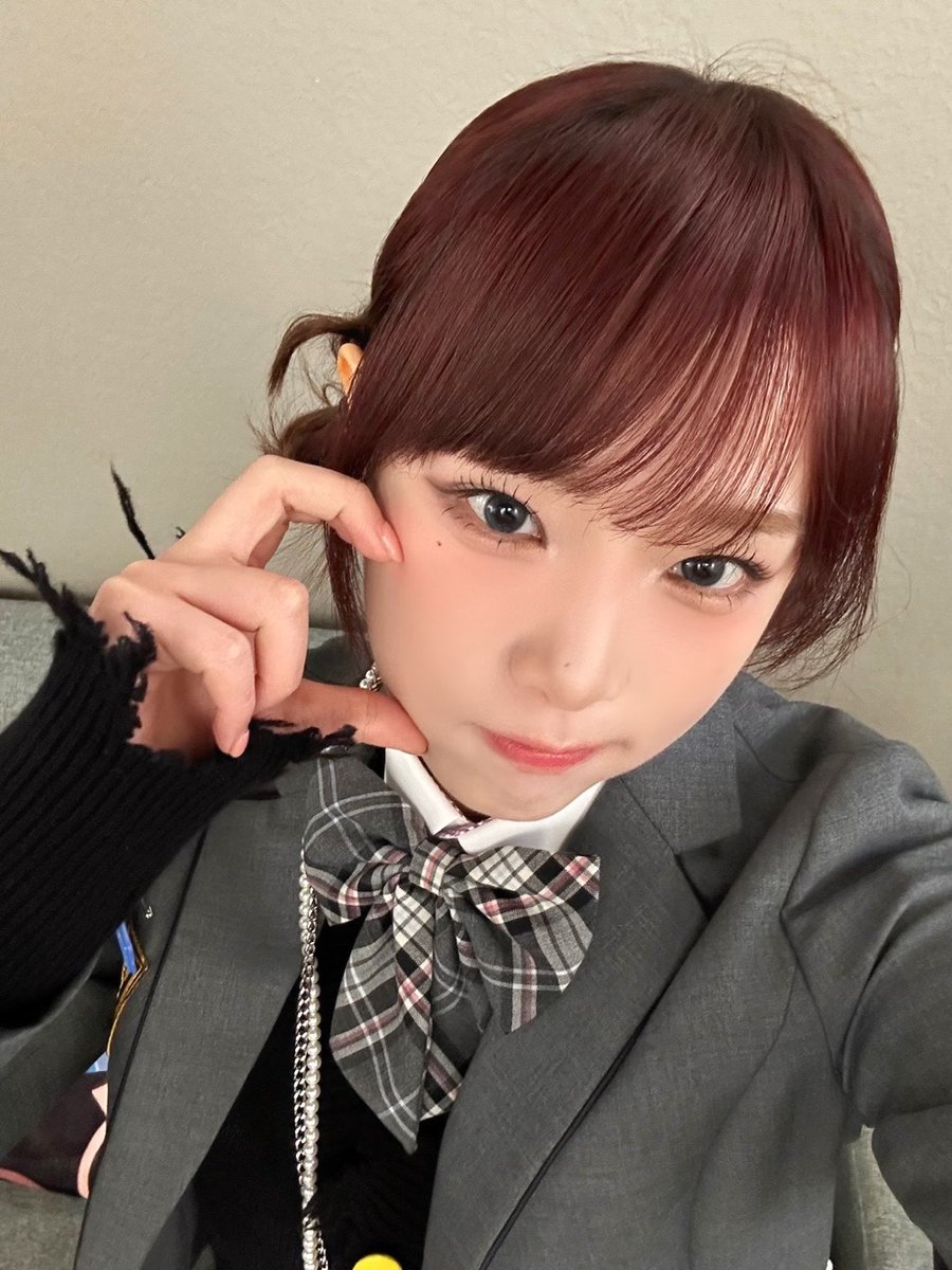 YENA_OFFICIAL's tweet photo. [📸YENA PIC]

24.04.26 #유병재

정말 반가웠던 오대양 선생님과의 재회😙

귀여운 양갈래 똥머리 + 사랑스러운 미모🎀
누군지 맞혀볼 사람〰❓

💛최💛예💛나💛

몽골인 시력과👀 예리한 관찰력을🧐
갖고 싶다면 지금 바로 최예나 하시길 (๑•̀ㅂ•́)و✧

#최예나 #예나 #YENA https://t.co/n605MTg0OH