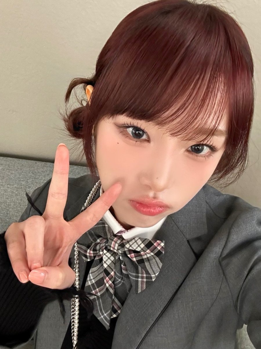 [📸YENA PIC]

24.04.26 #유병재

정말 반가웠던 오대양 선생님과의 재회😙

귀여운 양갈래 똥머리 + 사랑스러운 미모🎀
누군지 맞혀볼 사람〰❓

💛최💛예💛나💛

몽골인 시력과👀 예리한 관찰력을🧐
갖고 싶다면 지금 바로 최예나 하시길 (๑•̀ㅂ•́)و✧

#최예나 #예나 #YENA