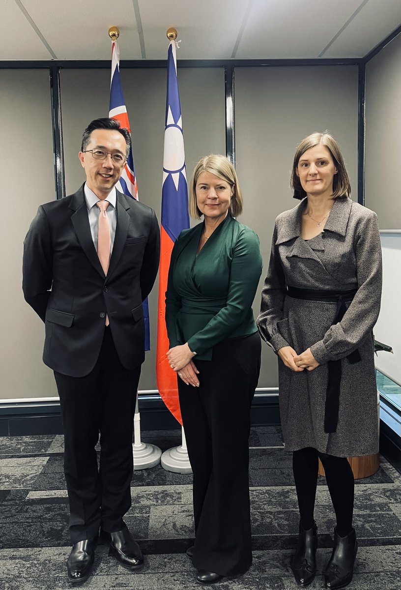 Great pleasure to meet Douglas Hsu, Taipei Representative to Australia to discuss @Int_IDEA, @ConTransNet & Taiwan National University organized Melbourne Forum 2024 in Taipei 23-24th May on Climate Change and Constitutions @TaiwanAustralia #ClimateCrisis #Taiwan @AMDziedzic