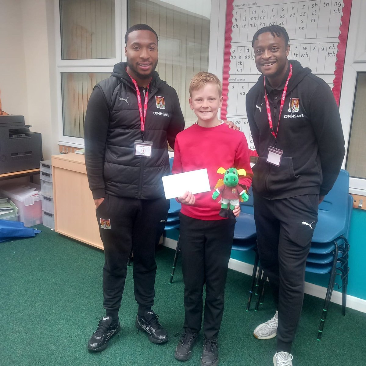 Yesterday we visited @windmillprimary to celebrate the great efforts of Jude & the school during our first Cobblers Tackle Food Waste campaign👏 Thanks to @ntfc players Ali & Tyler for presenting the prizes🏆 Our next campaign is coming soon👇 ntfccommunity.co.uk/cobblers-tackl… @hubbubUK