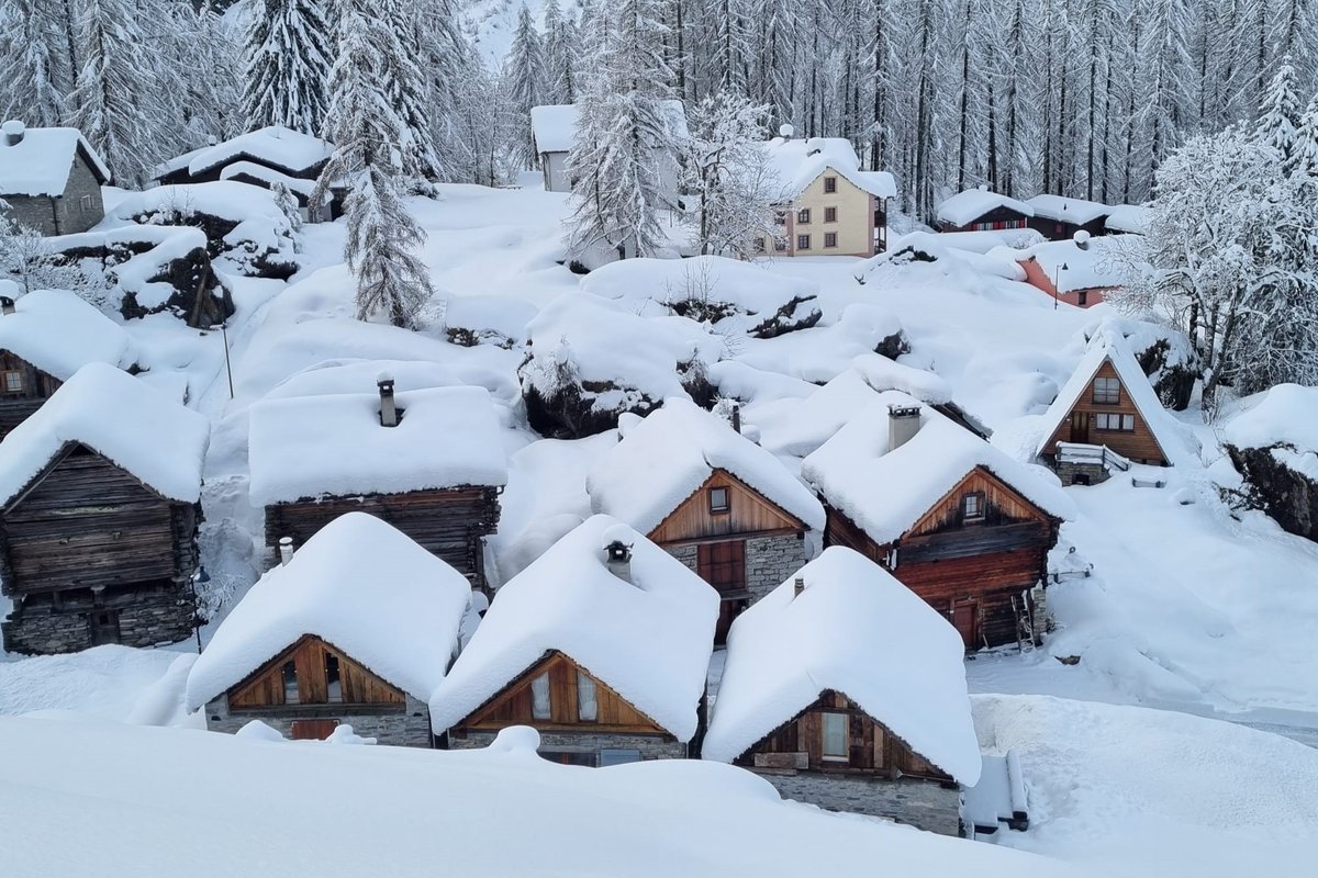 Im Winter und Frühling spielt die Schneeschmelze oft eine entscheidende Rolle bei Hochwasserereignissen. Im heutigen Blog erfahren Sie, wie das @bafuCH, MeteoSchweiz und @SLFDavos im Bereich Schneehydrologie eng zusammenarbeiten: bit.ly/3UAEvr5