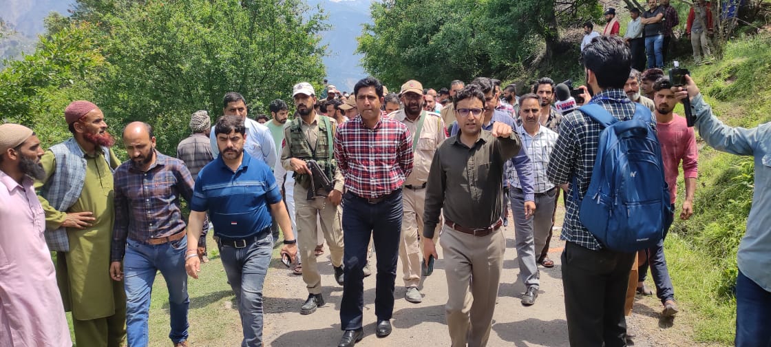 Deputy Commissioner Baseer-Ul-Haq Chaudhary visited houses affected by land sinking in village Pernote, Ramban. He personally interacted with affected families, assuring them of full support from the district administration. Together, we stand with those impacted, offering