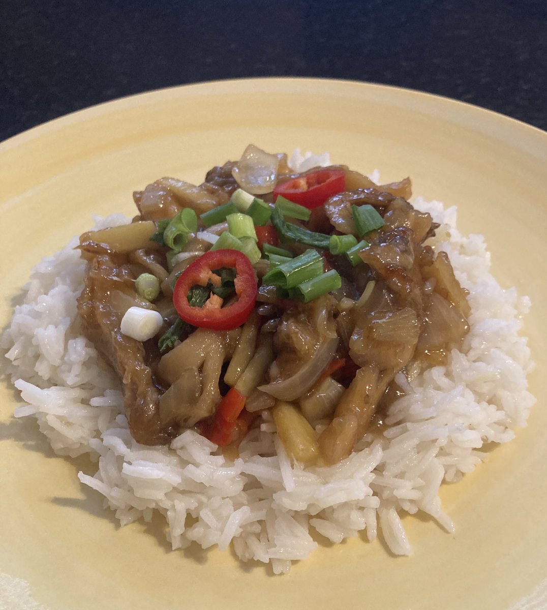 Sticky Ginger “Beef” Stir Fry from @grubbymealkits. Very tasty! The “beef” is oyster #mushrooms torn into strips. They were perfect for this dish. Mushrooms continually amaze me with their versatility. 🍄💚🌱 #vegan #food #GoVegan