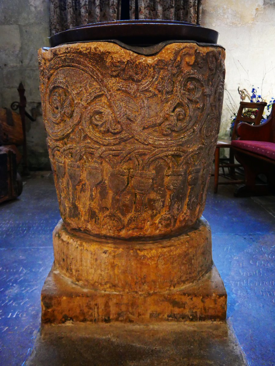 #FontsOnFriday with the fantastic Romanesque font from St James Avebury
 thought to be a c8-9 tub later carved in c12