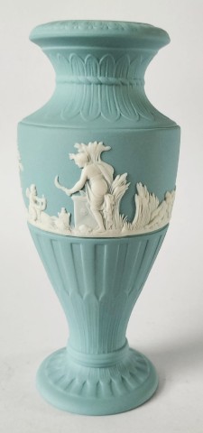 an #amazing #gift #giftidea from wedgwood these #fantastic #turquoise jasperware items #giftforher #giftforhim 
nivagcollectables.co.uk/search.php?q=t…