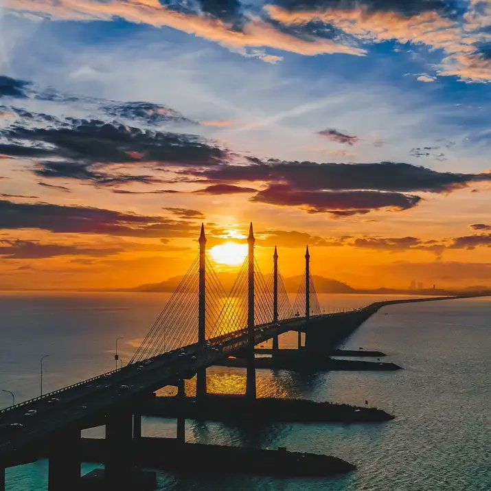 'Jambatan. Lebih dari sekadar keluli dan konkrit; ia menyambungkan hati, minda, dan dunia!” 🌉

📍Jambatan Pulau Pinang, Pulau Pinang

#MalaysiaTrulyAsia #InilahMasanya #CutiCutiMalaysia #VisitMalaysia2026 #PulauPinang #JambatanPulauPinang #landmark #iconic