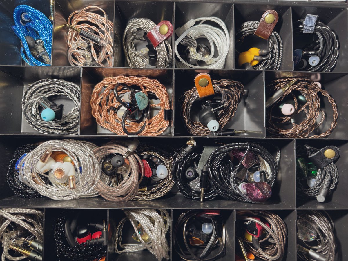 Muchos cables. 
Creo que necesito otra caja. #hifi #audiophile