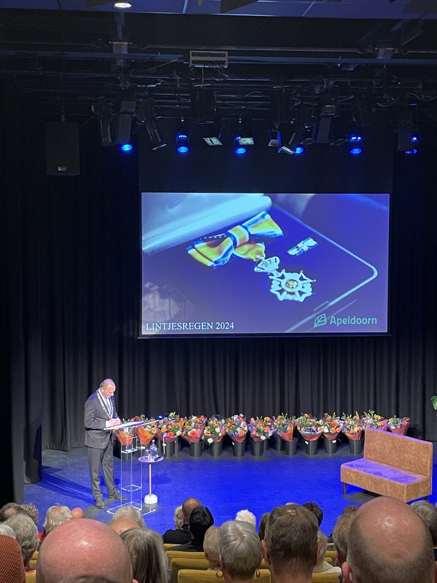 #lintjesregen2024 is begonnen ⁦<a href="/gem_apeldoorn/">Gemeente Apeldoorn</a>⁩