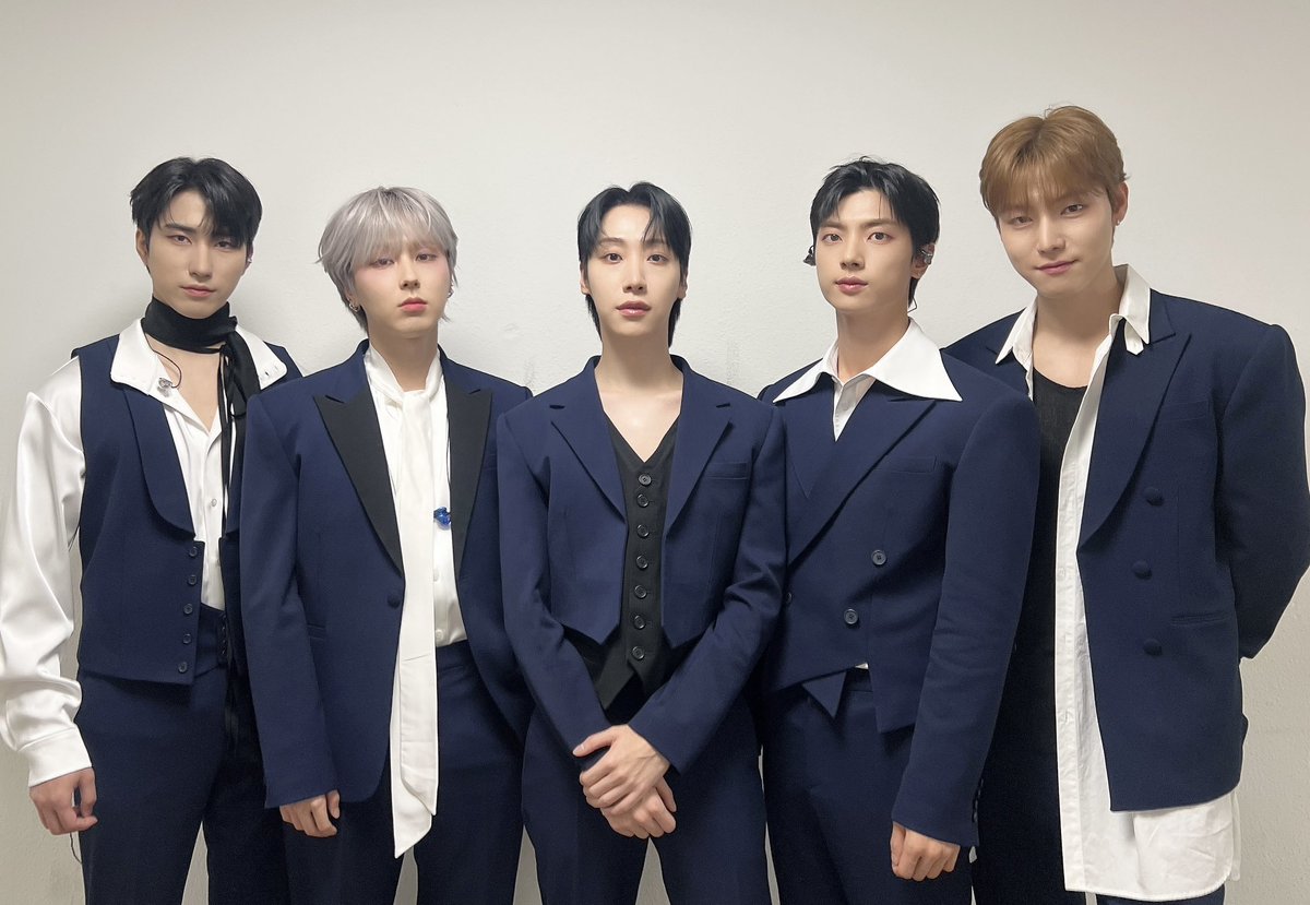 [#ONEWE]

우리 위브 여러분, 잠시 후 
5시 10분 KBS ‘뮤직뱅크’
뜨거운 금요일을 원위와 함께
불태워 보실까요? 🔥 

#원위 #PlanetNine_ISOTROPY
#추억의_소각장 #Beautiful_Ashes