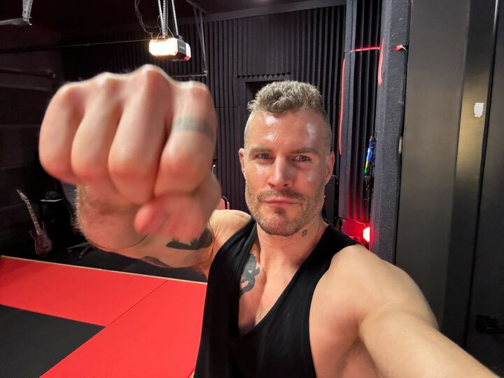 ZssBecker's tweet image. Friday. 3am.

The time you have to EARN the life you want passes in stealth mode.

You will have time. Then POW, it's past...This is you, this your life. Happy?

There is a BRUTAL no f$%ks, no mercy deadline coming for you. Pound it back with a like. Let's move with fear.