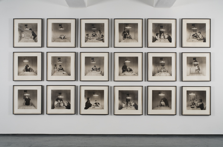 “Kitchen Table Portfolio”, obra de Carrie Mae Weems que forma parte de la #coleccióndelCAAC. Se ha podido ver en la muestra 'Estudios Sociales' que dedicamos a esta artista en 2010 y en presentaciones de la Colección como “No ver, no oír y callar.” o “Nosotras, de nuevo”