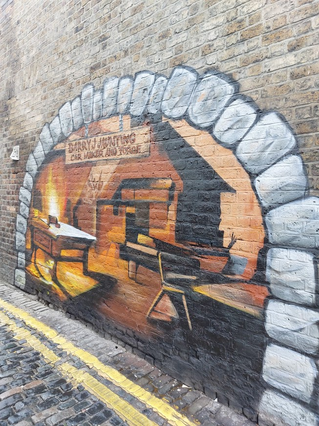 Life being breathed back into Talbot Lane with a gallery of murals!! This is just one thing the Council can do to revive Dublin's beautiful laneways instead of surrendering them to anti-social behaviour - showing what our city can look like with a bit of love and attention! 🎨🖌️