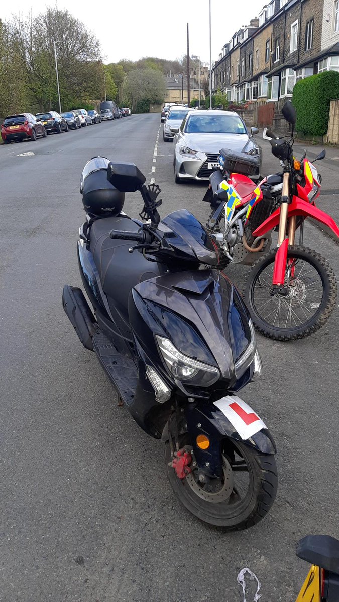 This bike was stopped for a document check on Cliffe Road @WYP_BradfordE.  The rider was found to be uninsured and already disqualified from driving.  Bike seized and driver reported to court for the offences.
#opsteerside #driveinsured @DriveInsured  @OpTutelage