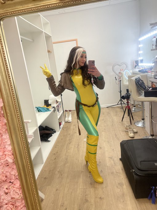 I am TIRED BUT HAPPY!! Flew in to Vegas, and shot cosplays for 5 hours!   Time for LVL UP EXPO tomorrow<a href="/tag/catwoman"class="tags"><span>#catwoman</span></a><a href="/tag/cosplay"class="tags"><span>#cosplay</span></a><a href="/tag/tricon"class="tags"><span>#tricon</span></a>