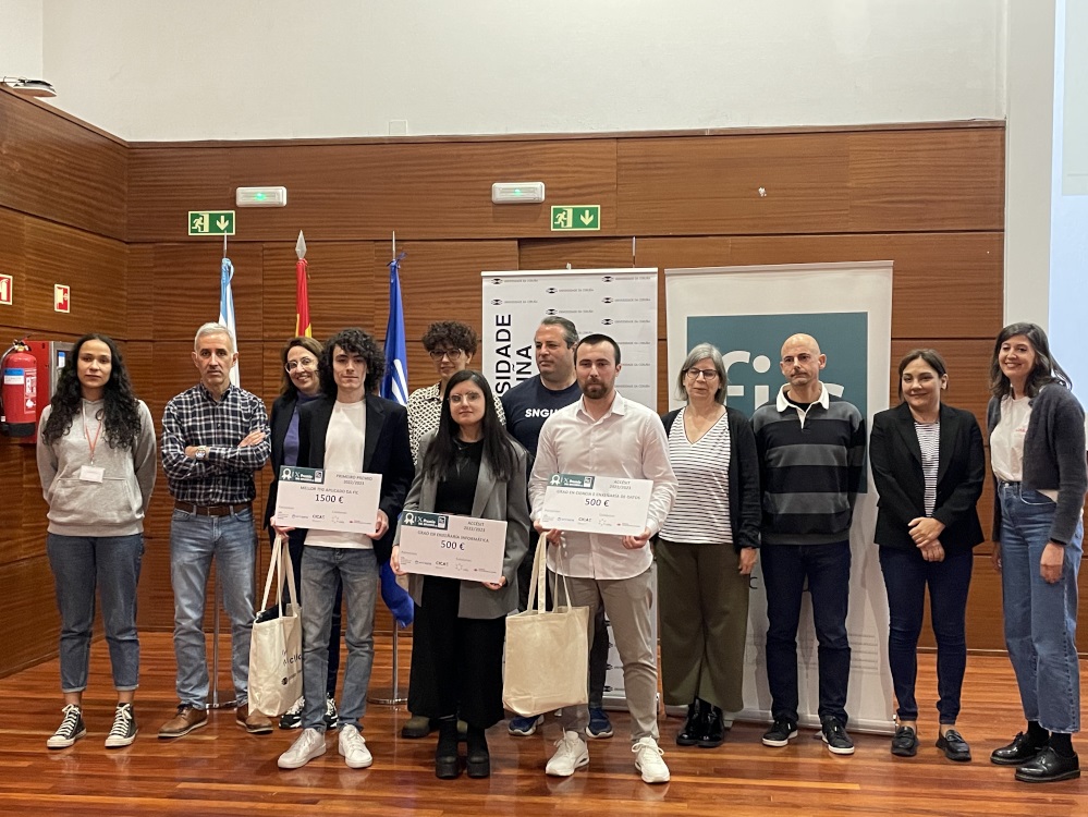 Jesús Mosteiro García gaña o IX Premio ao Mellor TFG aplicado da <a href="/FIC_UDC/">Facultade de Informática da UDC</a>. O galardón foi entregado este xoves ao peche da V Feira de Prácticas e Emprego (#FEPEFIC), xunto cos dous accésits, logrados por Pedro Redondo Loureiro e Lucía María Álvarez Crespo.
tinyurl.com/42h9fbyt