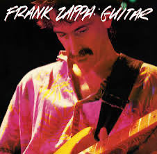 il 26 Aprile 1988 Frank Zappa
pubblica “Guitar”, un live album
che presenta gli assoli di chitarra
di Zappa, estratti da esibizioni dal vivo, registrati tra il 1979 e il 1984.
Il disco ha fatto ottenere a Zappa la
sua sesta nomination ai Grammy come
“Best Rock Instrumental…