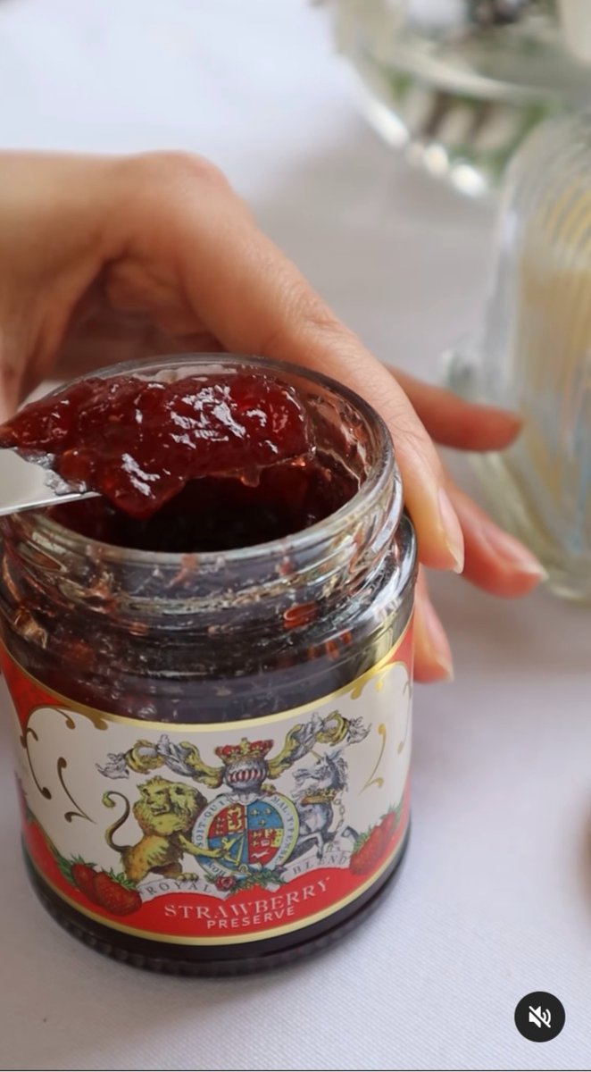 #BuckinghamPalace announced a line of preserves, days after Meghan Markle released her own line of jams.

Royal Family is getting to into the Jam race. 

I support Meghan Markle for this🧐