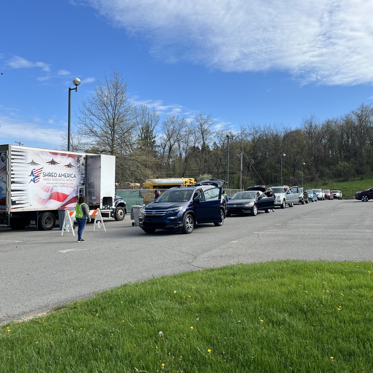 Thanks to these community sponsors (and our #BBB volunteers), we were able to shred and properly dispose of 6,600 pounds of sensitive documents at our #SecureYourIDDay free paper shredding event last weekend! 📰