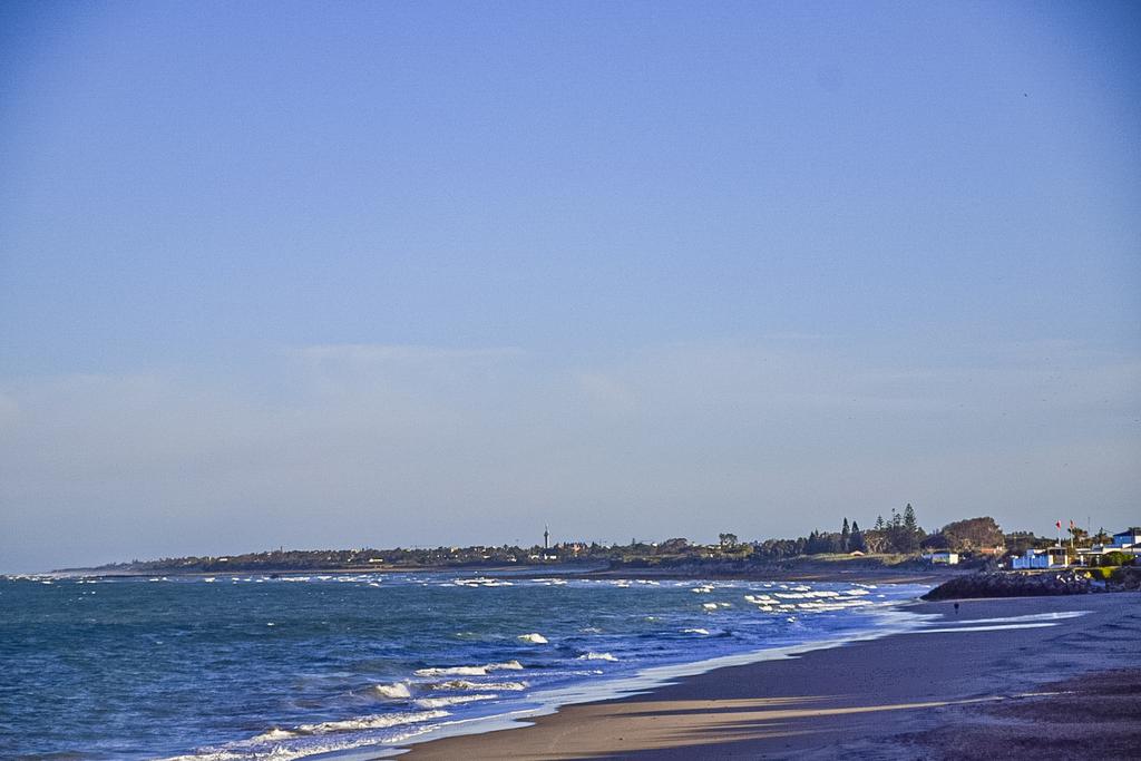 Cielo despejado y mar algo revuelto por la costa atlántica gaditana de Rota @tiempobrasero @ElTiempoA3 @Tiempo_Mercedes @lasextameteo @fcocachometeo @JoannaIvars @martabarbolla_8 @el_tiempohoy @RosaliaFdz @MeteoCanalSur @ElTiempo_tve @abarniol_tve @slaplana_tve @aquilatierratve