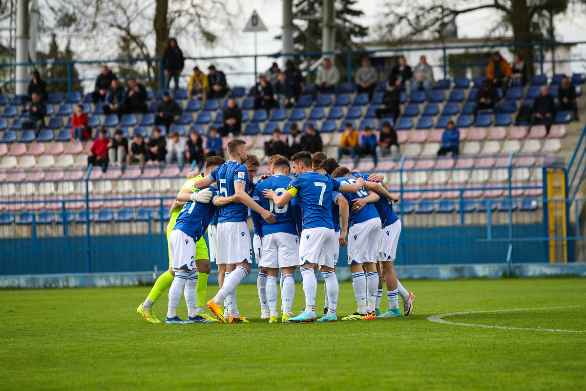 🔥 Dzień meczowy 🔥 🏆 Druga liga 🆚 Stomil Olsztyn 🕗 godz. 18:15 🏟 Stadion OSiR w Olsztynie 👨‍💻 Relacja tekstowa na TT 📺 TVP Sport Po zwycięstwo, ekipa 🔵⚪