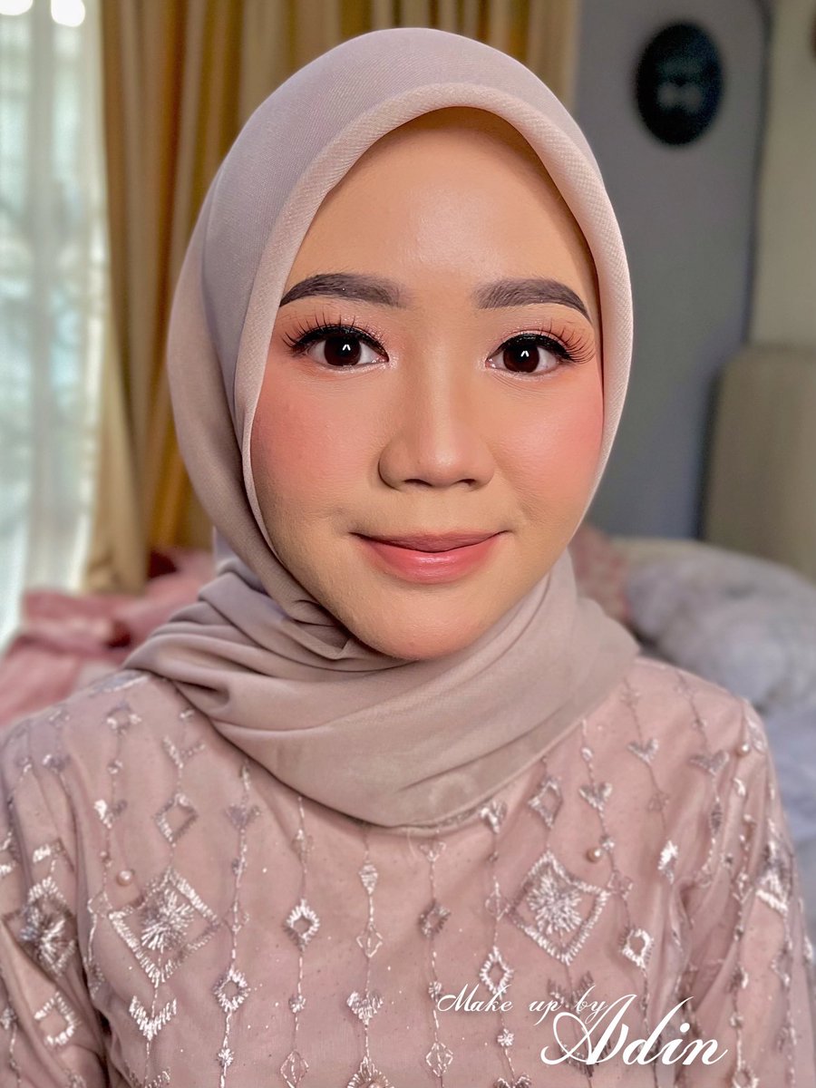 yang lagi nyari MUA untuk wisuda, bridesmaid, lamaran daerah Tangsel, tangerang, dan sekitarnya bisa banget sama aku yaa 🥰

Makeup kayak gini cuma 200rb aja udah free hijabdo guys 😍 yuk langsung keep tanggal sebelum keduluan. Langsung klik link di bio aku yaa 🥰