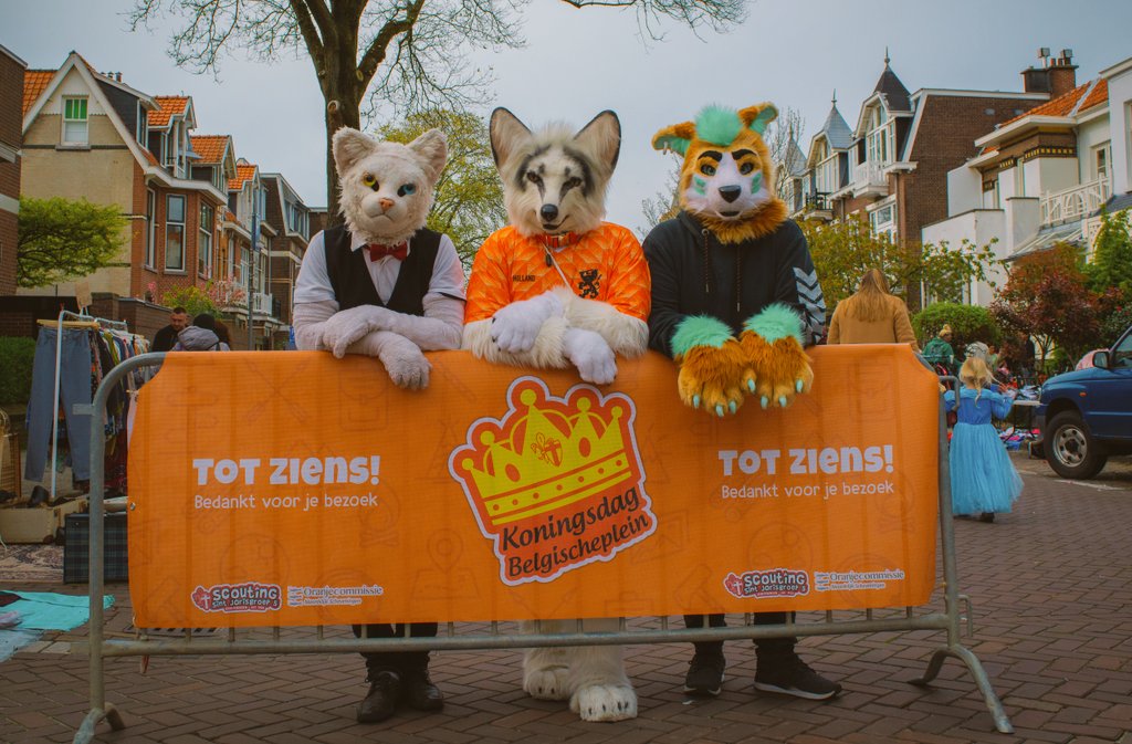 Happy #FursuitFriday in my <a href="/Kitavos_DE/">Kitavos 🇩🇪 🔜 BFD 🇩🇪</a> suit

✂️ <a href="/yurei_kitsune/">Yurei VF 2023</a>
🐺 <a href="/Gaokemoner/">Gao@Somewhere</a> 🐺 <a href="/Monty_621/">Monty</a>
📸 <a href="/mr_artiwolf/">Mr_Artiwolf</a>
🗓 27.04.2023
🏞 #Belgischeplein
🏙 #Den #Haag 🇳🇱
🦊 #Koningsdag

#Koningsdag2024 #Koningsnacht #Fursuit #Furry #Kingsday 

Follow my Berk-News (TG)
t.me/Berk_News