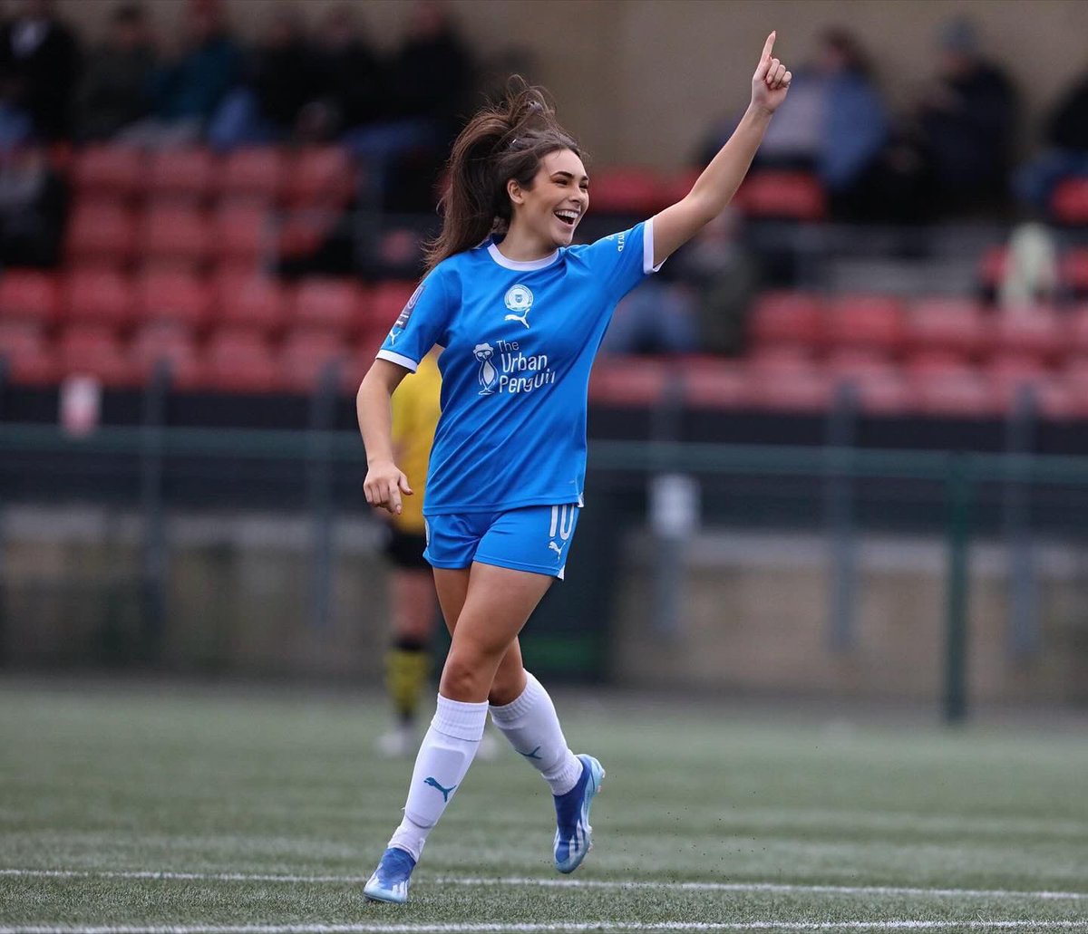 𝗘𝗽𝗶𝘀𝗼𝗱𝗲 𝟭𝟱 - 𝗧𝗮𝗿𝗮 𝗠𝗮𝗲 𝗞𝗶𝗿𝗸 🎙️ Matt chats to @tiaraxmae about her journey in football to date, going viral every time she scores and her aspirations for the future. ⚽️ (📷 - @Darren_wiles) #PUFC #EFL 🍏 podcasts.apple.com/gb/podcast/72c… 🔊 open.spotify.com/episode/0wTHh5…
