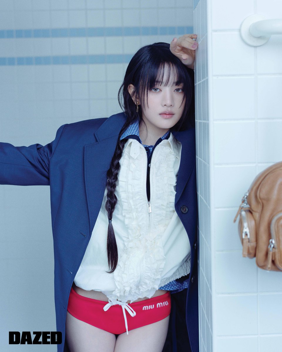 MIUMIUofficial's tweet image. Minnie wears Miu Miu Spring/Summer 2024 for Dazed Korea.

Photographed by Hyungsik Kim.
Fashion editor Seungyeon Lee.
Styled by Youngman Kim.

#MiuMiuSS24
#MiuMiuEditorials