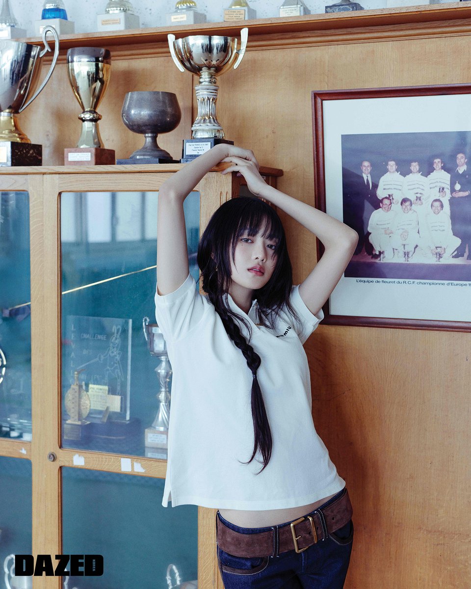 MIUMIUofficial's tweet image. Minnie wears Miu Miu Spring/Summer 2024 for Dazed Korea.

Photographed by Hyungsik Kim.
Fashion editor Seungyeon Lee.
Styled by Youngman Kim.

#MiuMiuSS24
#MiuMiuEditorials