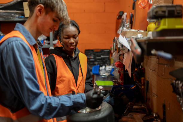 Are you aged 16+ and unsure 😕 of how to get work experience and earn at the same time? Look no further! ➡️ Here is an apprenticeship guide that will give you information on how to find one 👍🏽 orlo.uk/kBUKc More 👉🏾 orlo.uk/er3Ks