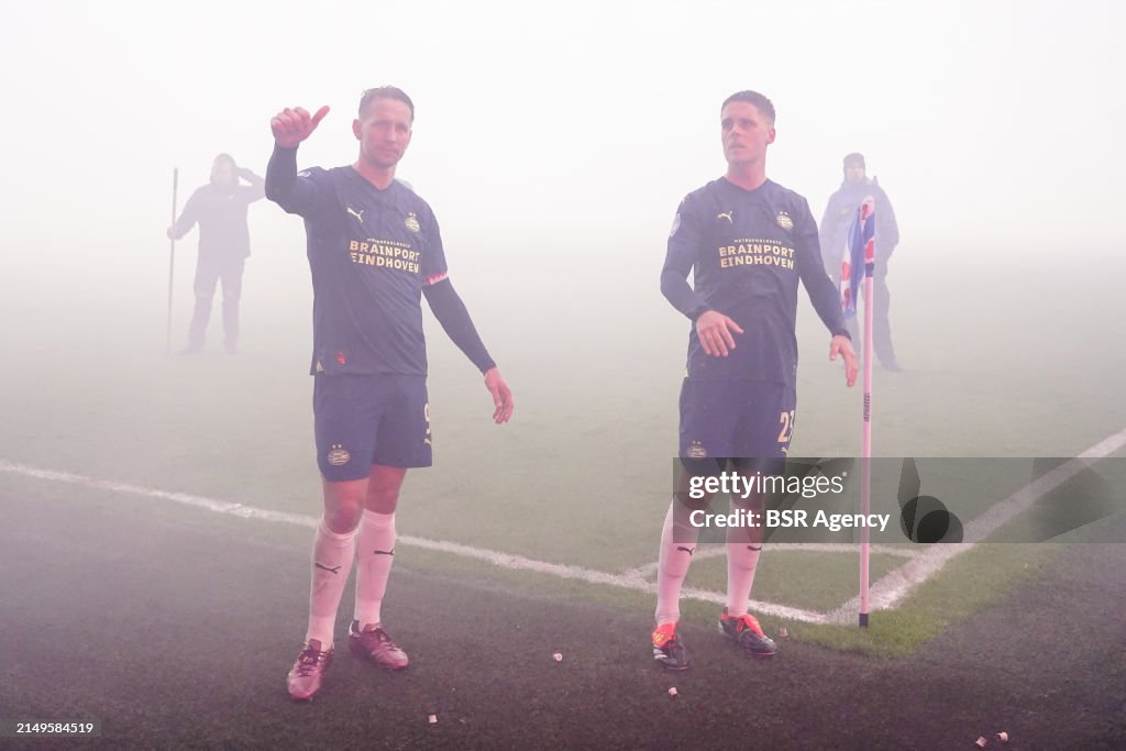 °...Abe Lenstra covered in smoke and fog created by fans of PSV, in the closing seconds of their 0-8 humbling of home side Heerenveen,
- the game was disrupted for a while due to poor visibility on the pitch!
#HEEPSV