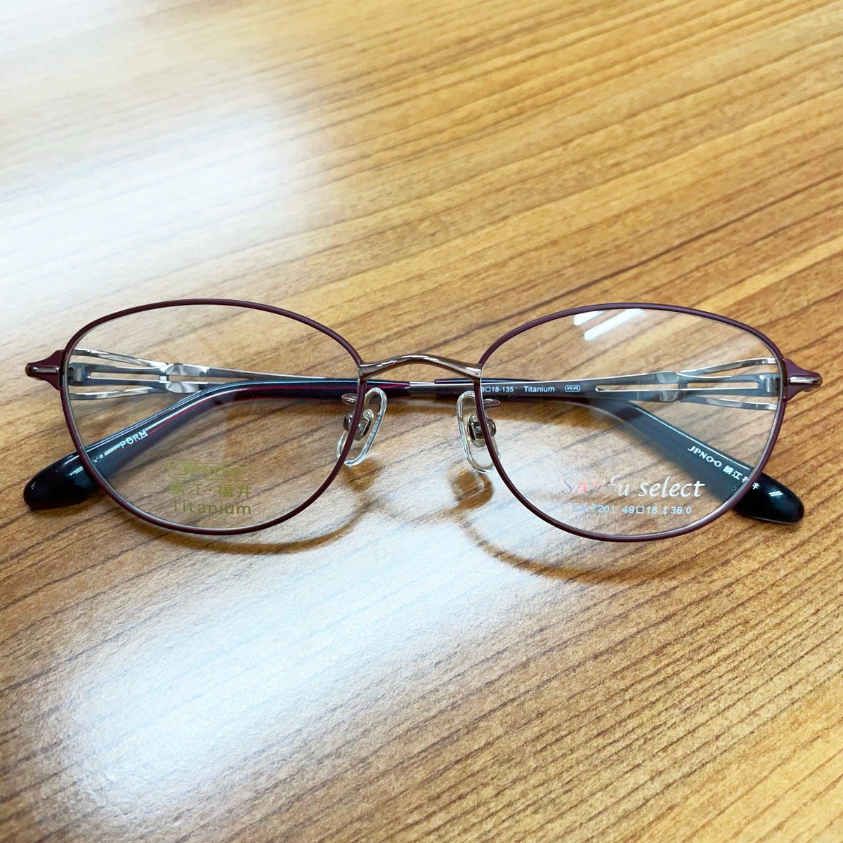 onagamegane's tweet photo. 今日も1日お疲れ様でした😉
本日の #社員オススメメガネ紹介

本日は60代・男性・趣味:映画鑑賞のおすすめ①
#SAVfuselect SA7201PORM

テンプル部分が落ち着いていて大人っぽさを演出🎶
明日もよろしくお願いします～！

#メガネ #企業公式がお疲れ様を言い合う https://t.co/Ye6VlXjJq7