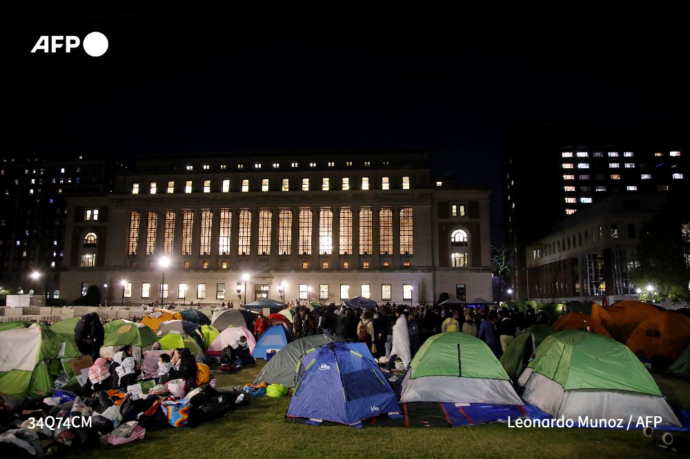 L'université new-yorkaise Columbia a annoncé qu'elle reportait la date limite de vendredi à minuit fixée aux étudiants pro-palestiniens pour évacuer le campus, qu'ils occupent pour protester contre la guerre à Gaza #AFP