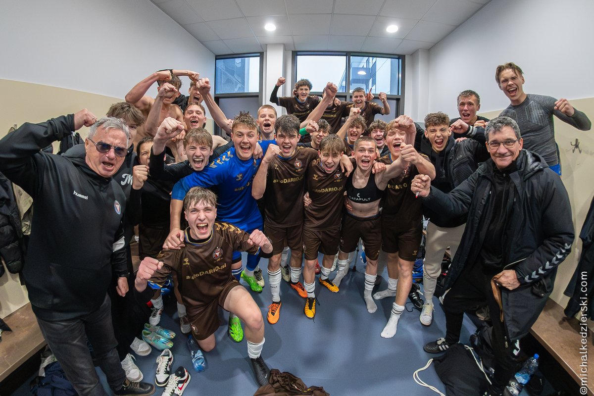 APGarbarni's tweet photo. 📸 Zobaczcie, jak na zdjęciach wyglądał derbowy pojedynek Garbarni 𝐔-𝟏𝟕 z Cracovią II. 

📌 ɢᴀʟᴇʀɪᴀ: https://t.co/eOjHjk3iR7

fot. Michał Kędzierski https://t.co/KjNnPOMMe5