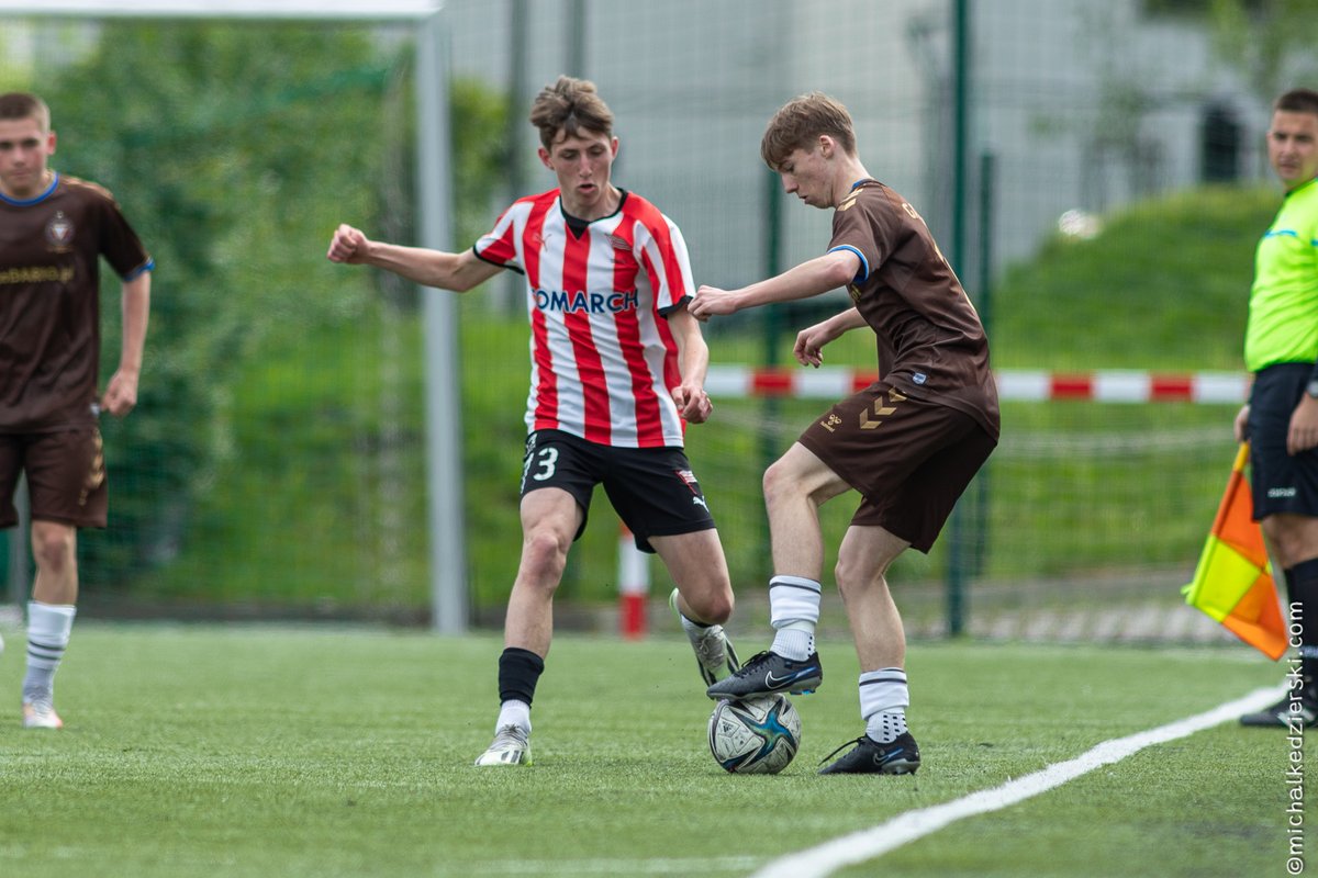 APGarbarni's tweet photo. 📸 Zobaczcie, jak na zdjęciach wyglądał derbowy pojedynek Garbarni 𝐔-𝟏𝟕 z Cracovią II. 

📌 ɢᴀʟᴇʀɪᴀ: https://t.co/eOjHjk3iR7

fot. Michał Kędzierski https://t.co/KjNnPOMMe5