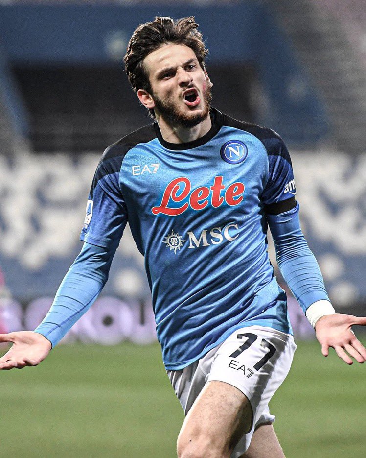𝙉𝙀𝙒𝙎: Khvicha Kvaratskhelia does not want to renew his contract with Napoli. 

[@Gazzetta_it]
