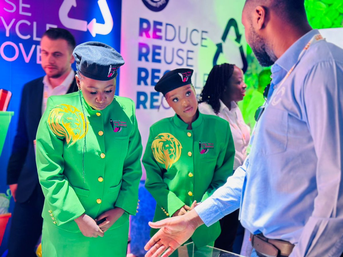 The Ambassadors of @ConcordWomen met the expects of @GeoPomonaZW ,explaining how the environment benefits when we recycle the waste that is produced. This helps lessen the need to extract resources and reduces the risk for contamination. Let's all play a part. #ZITF204 #CONCORD