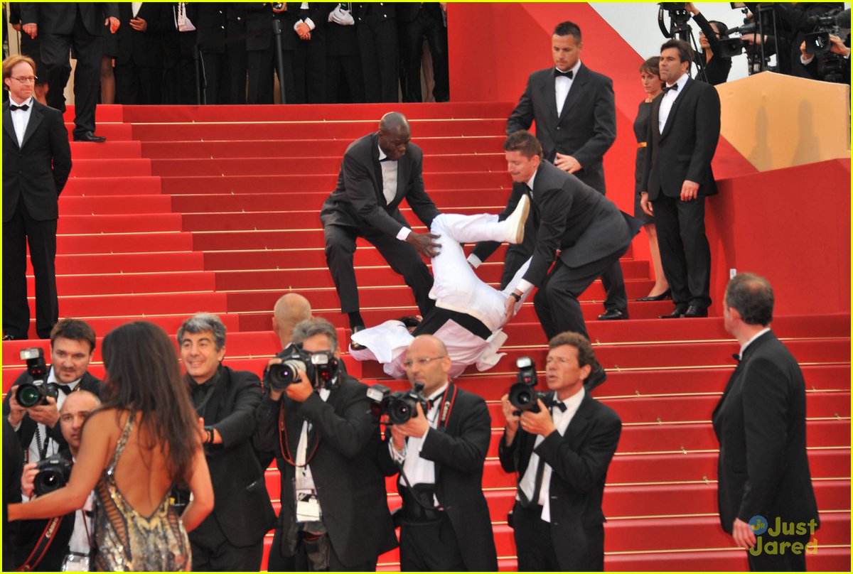 HYBE paid Jason Derulo to fall down the stairs at the Met Gala #HybePaid