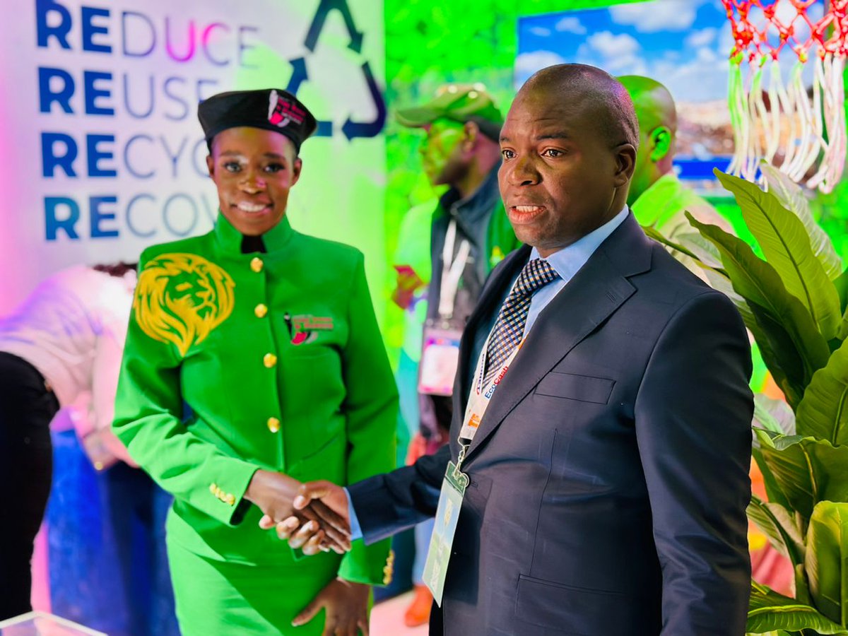 Today <a href="/ConcordWomen/">Concord Young Women in Business</a> taking  a tour of other #ZITF2024 exhibitors, we at the <a href="/GeoPomonaZW/">Geo Pomona Waste Management Pvt Ltd</a> stand with the  CEO &amp; EXECUTIVE CHAIRMAN, DILESH NGUWAYA