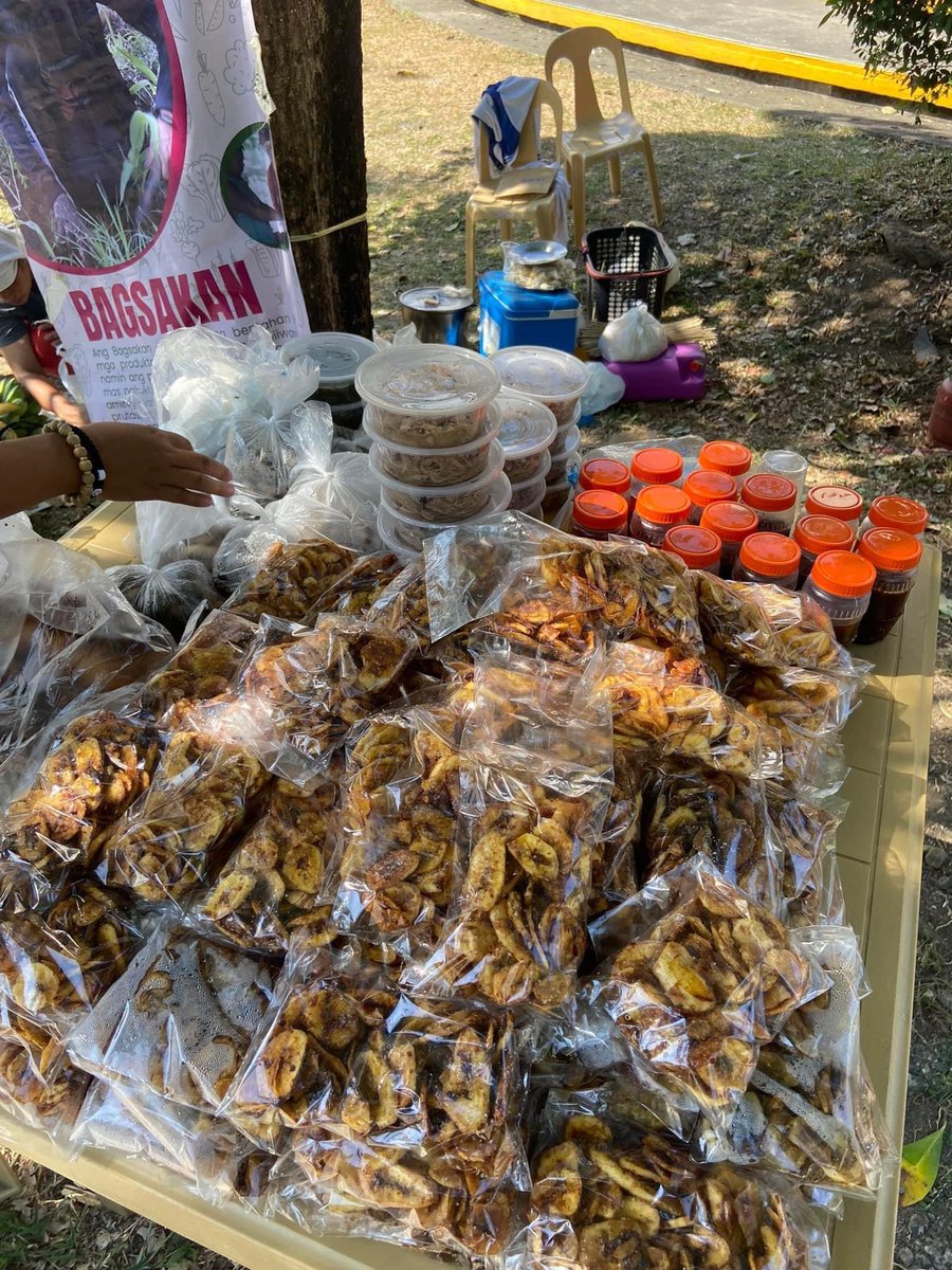 upcssc's tweet photo. support natin ang mga farmers mula sa San Jose del Monte, Bulacan! 

ang mga magsasaka ay isa sa mga pinaka naapektuhan ng krisis sa klima kaya naman makiisa tayo sa panagawan para sa Climate Justice at tunay na reporma sa lupa!

nasa CS Amphi sila until 6pm!

#ClimateJusticeNow https://t.co/ACkwdOrrb5