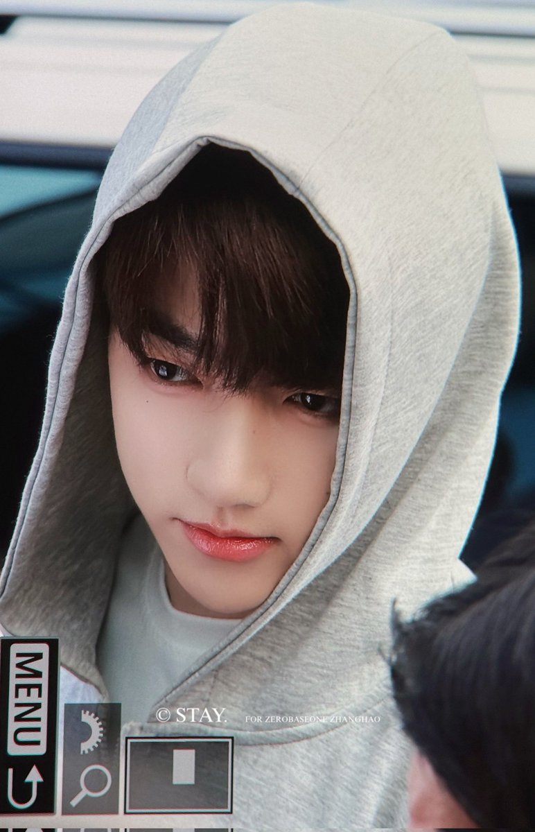 nthxnie's tweet photo. a sleepy boy has arrived https://t.co/xB9lPTOKLt