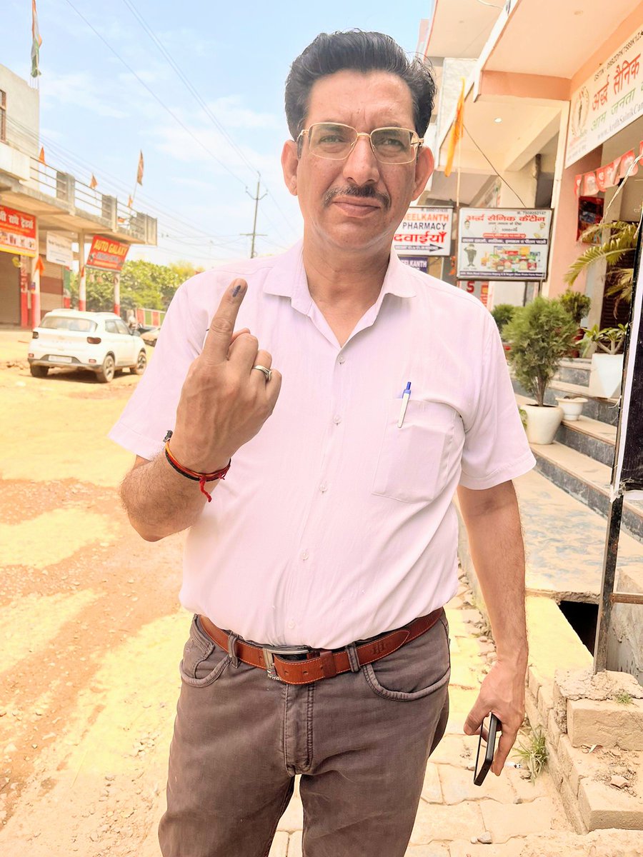 diamondbhatt4's tweet photo. Vote for development 
#AbkiBaar400Paar https://t.co/k3yE7kjsXn