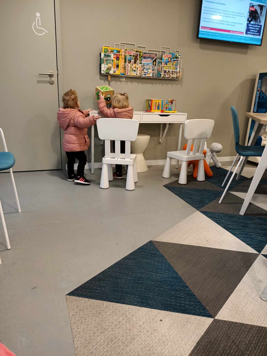 Onze kleine dames volgende maand al weer 2 jaar. daar de zwangerschap bij opgeteld zijn we kleine 3 jaar actief aan het klagen over vocht en schimmel en alle gebreken. 
Wat zijn de meisjes vaak ziek geweest, door weg blijven kijken van @Lefier_wonen  klagen al vanaf 2013 kutkeet