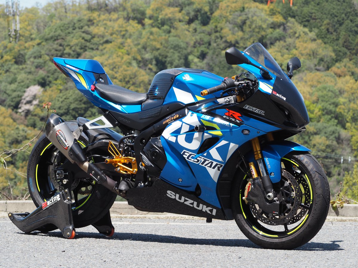 ★GSX-R1000 ゼッケンプレート 綾織り カウル マジカルレーシング ☆GSX-R1000 ゼッケンプレート 綾織り カウル マジカル