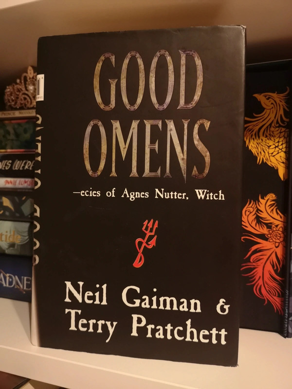 I've never seen this double-sided cover of Good Omens before!