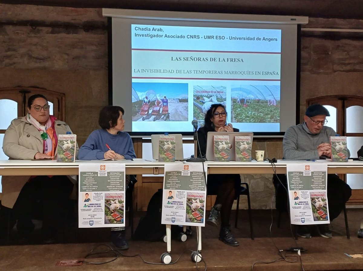 arab_chadia's tweet photo. Hier il y avait du monde à la maison de la culture de San Sebastian pour échanger sur les conditions des travailleuses marocaines à Huelva. Avec Sandra Albaga, membre du collectif @JornalerasL et l'association @Jatorkin.  Avec @Etlettres @orienteymediter @umr_ESO @UnivAngers https://t.co/OZ3jAbR93v