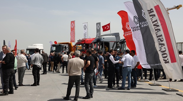 Renault Trucks'ın yeni modelleri Türkiye turuna çıkıyor lojistikhatti.com/haber/2024/04/… @lojistikhatti aracılığıyla @RenaultTrucksTR