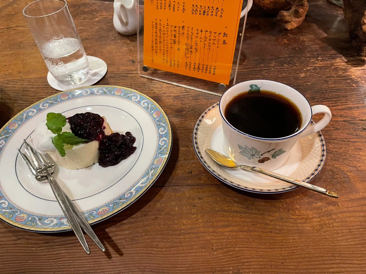 KAIRUI188's tweet photo. 友達とコーヒーの話になって、ふとこのコーヒー店を思い出しました😂😂
コーヒーはとても香りがよくて😋環境はとても美しくて💕お茶もとてもおいしくて🍵午後の時間に友達と一緒に座って一緒に雑談するのにぴったりです😃☕ https://t.co/5omxPcJCrL